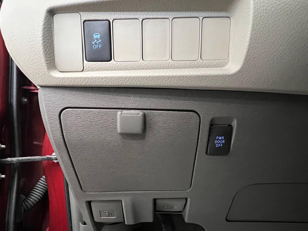 Toyota Sienna LE 2015