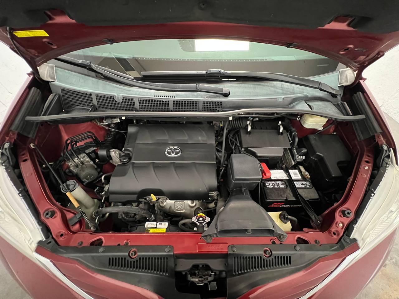 Toyota Sienna LE 2015
