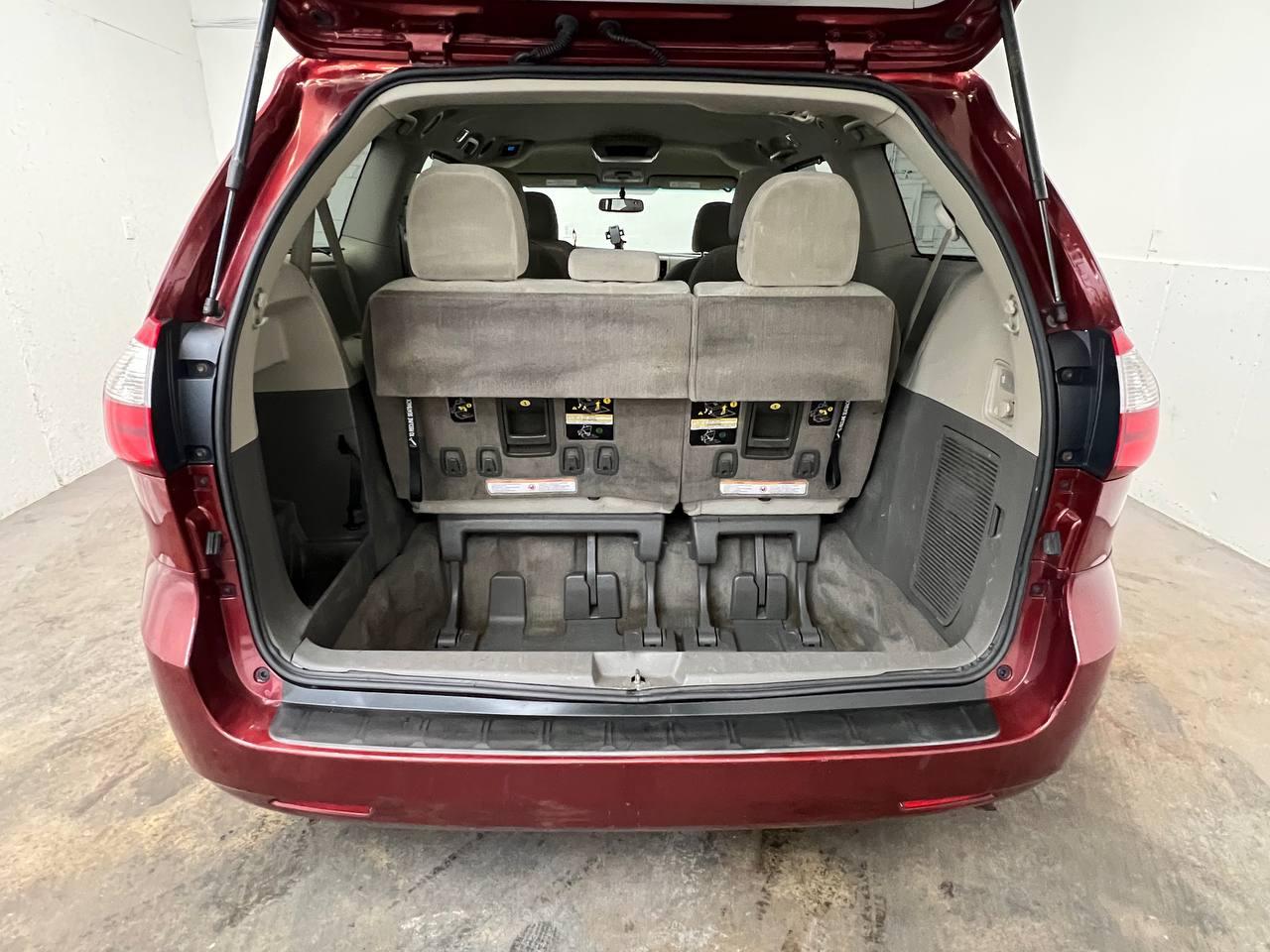 Toyota Sienna LE 2015