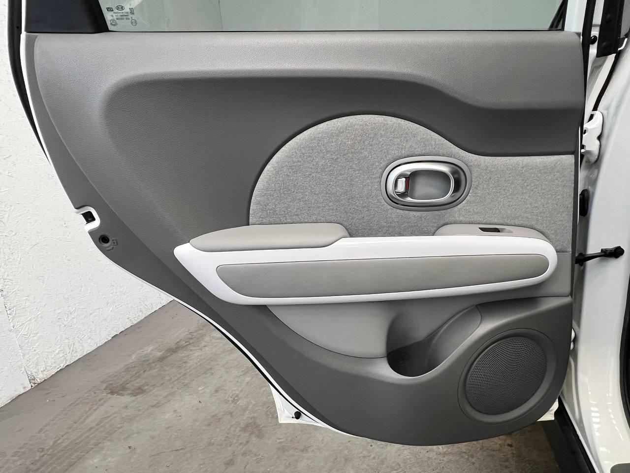 Kia Soul EV  2016