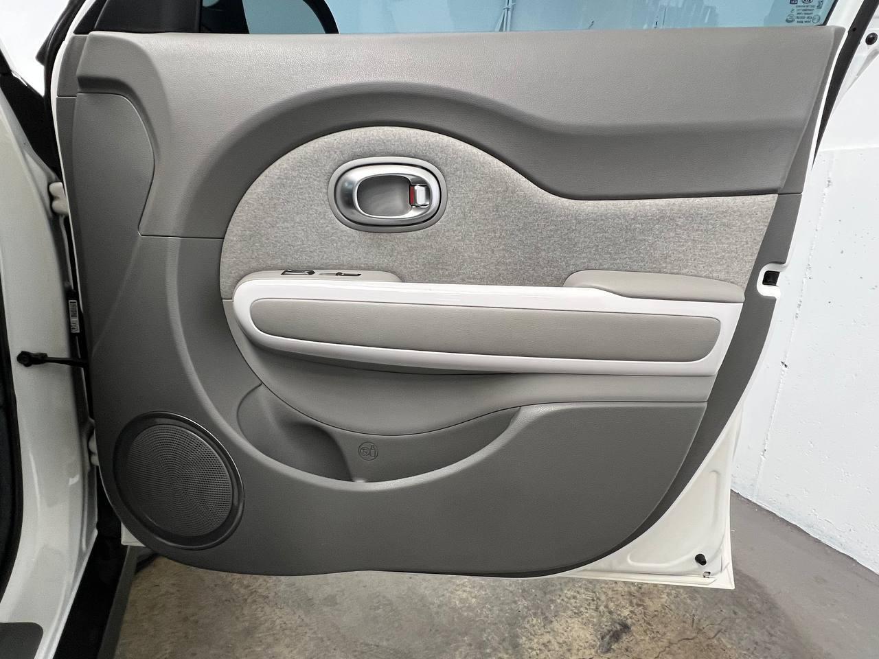 Kia Soul EV  2016