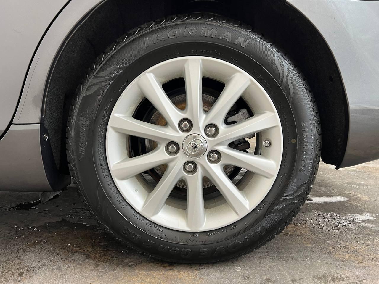 Toyota Camry XLE 2011