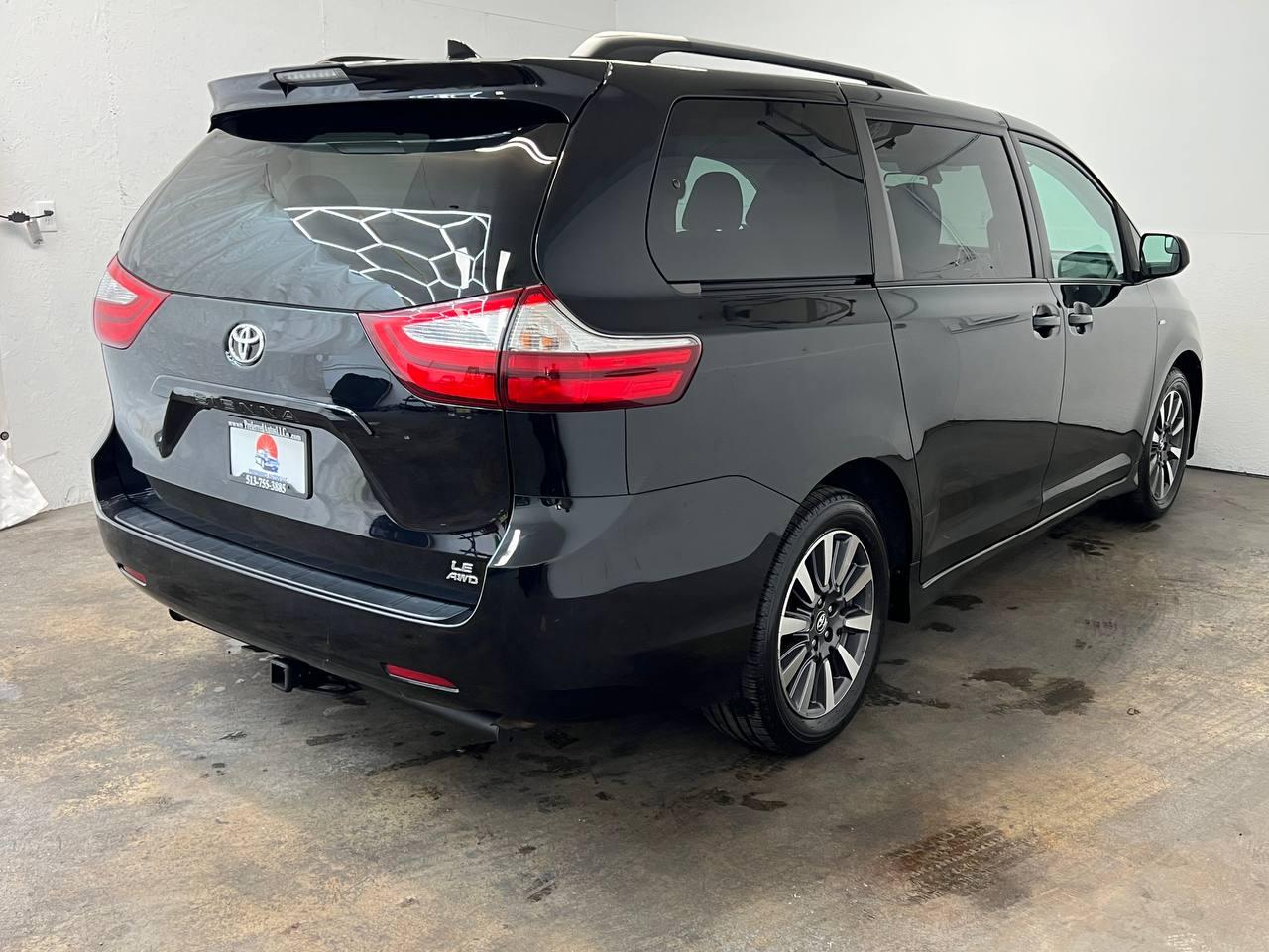 Toyota Sienna LE AWD 2018