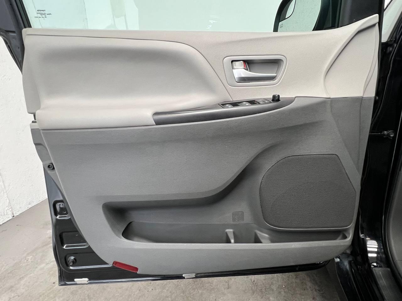 Toyota Sienna LE AWD 2018