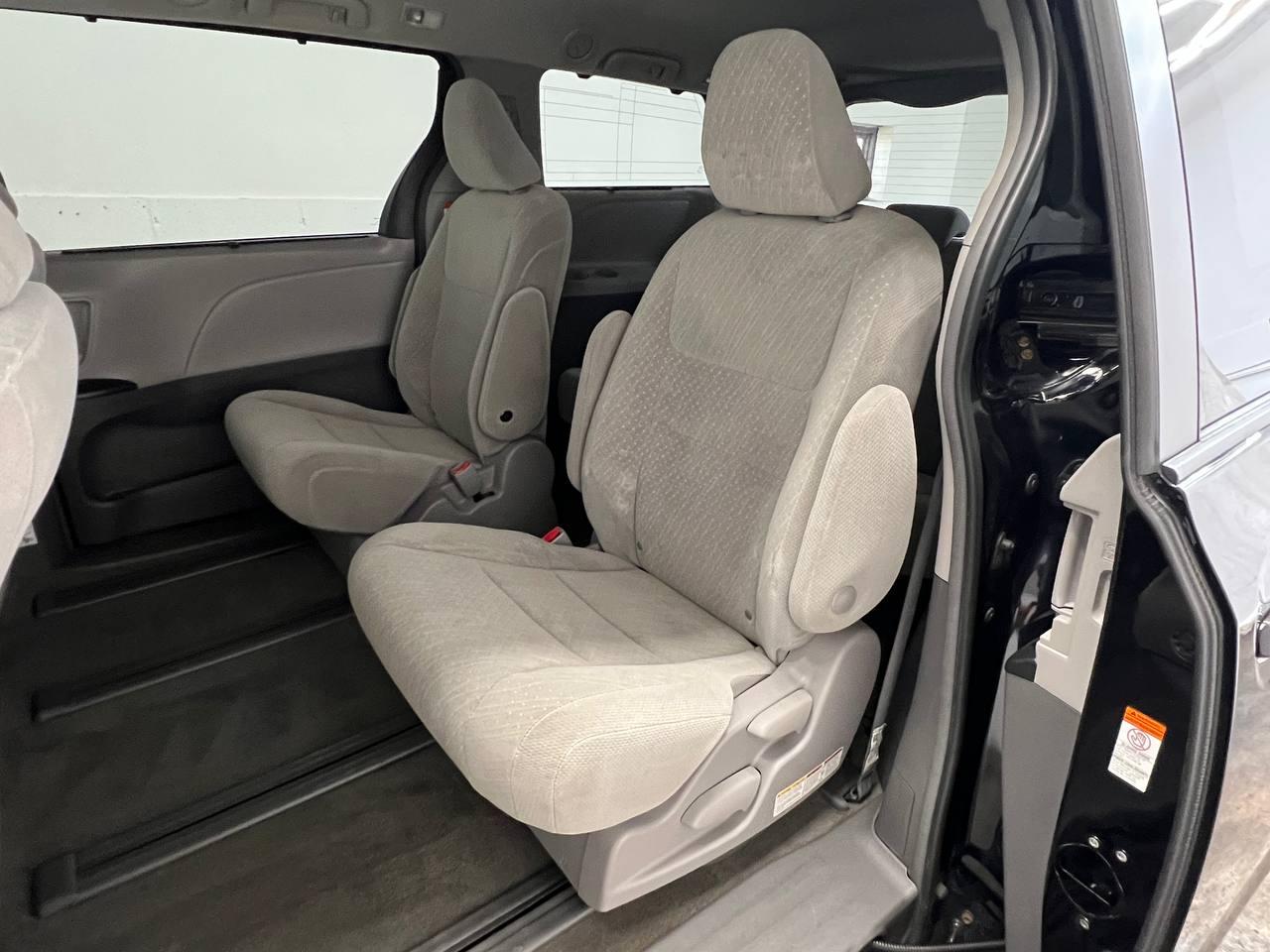 Toyota Sienna LE AWD 2018