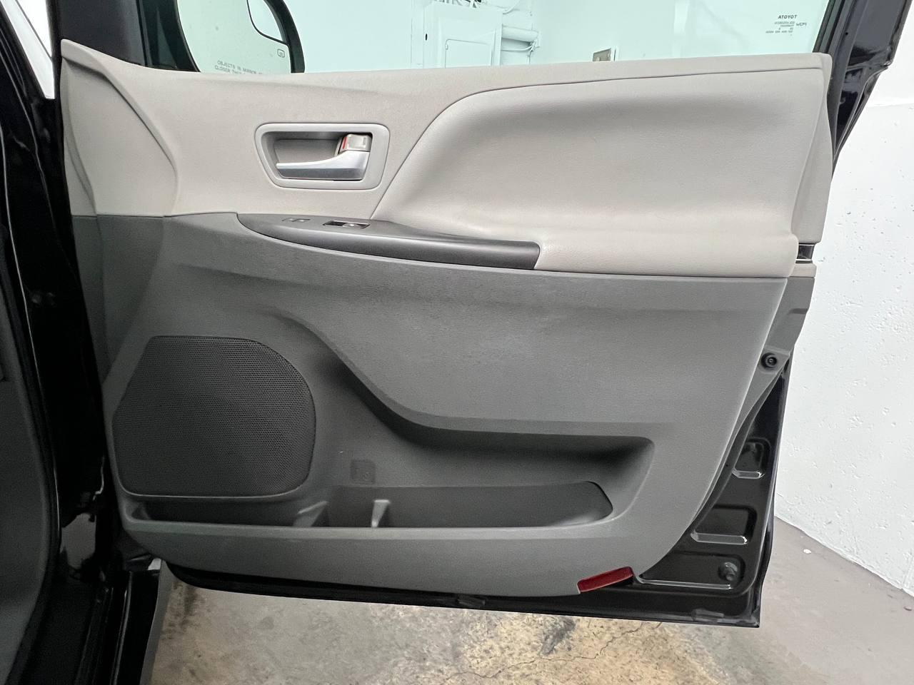Toyota Sienna LE AWD 2018