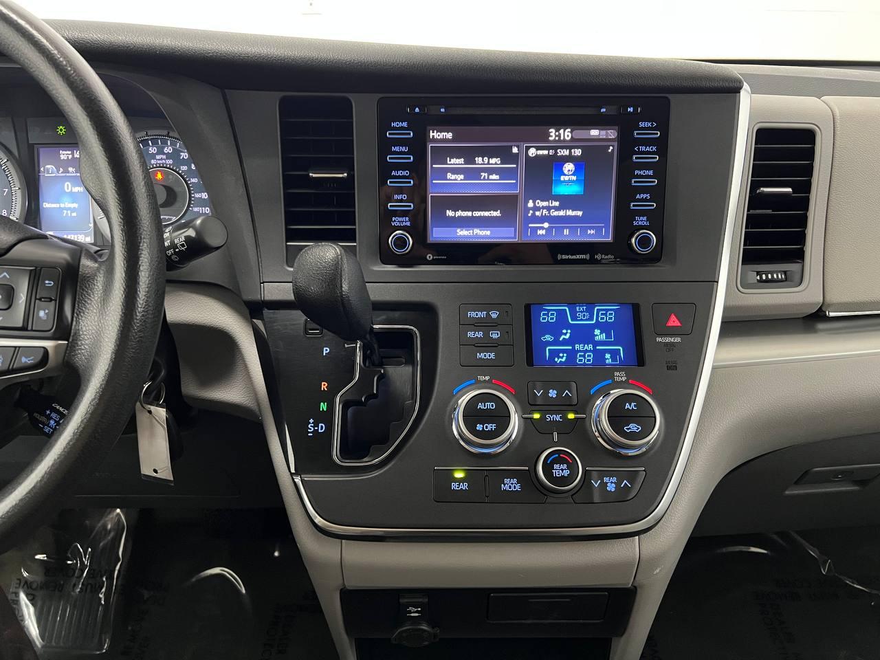 Toyota Sienna LE AWD 2018