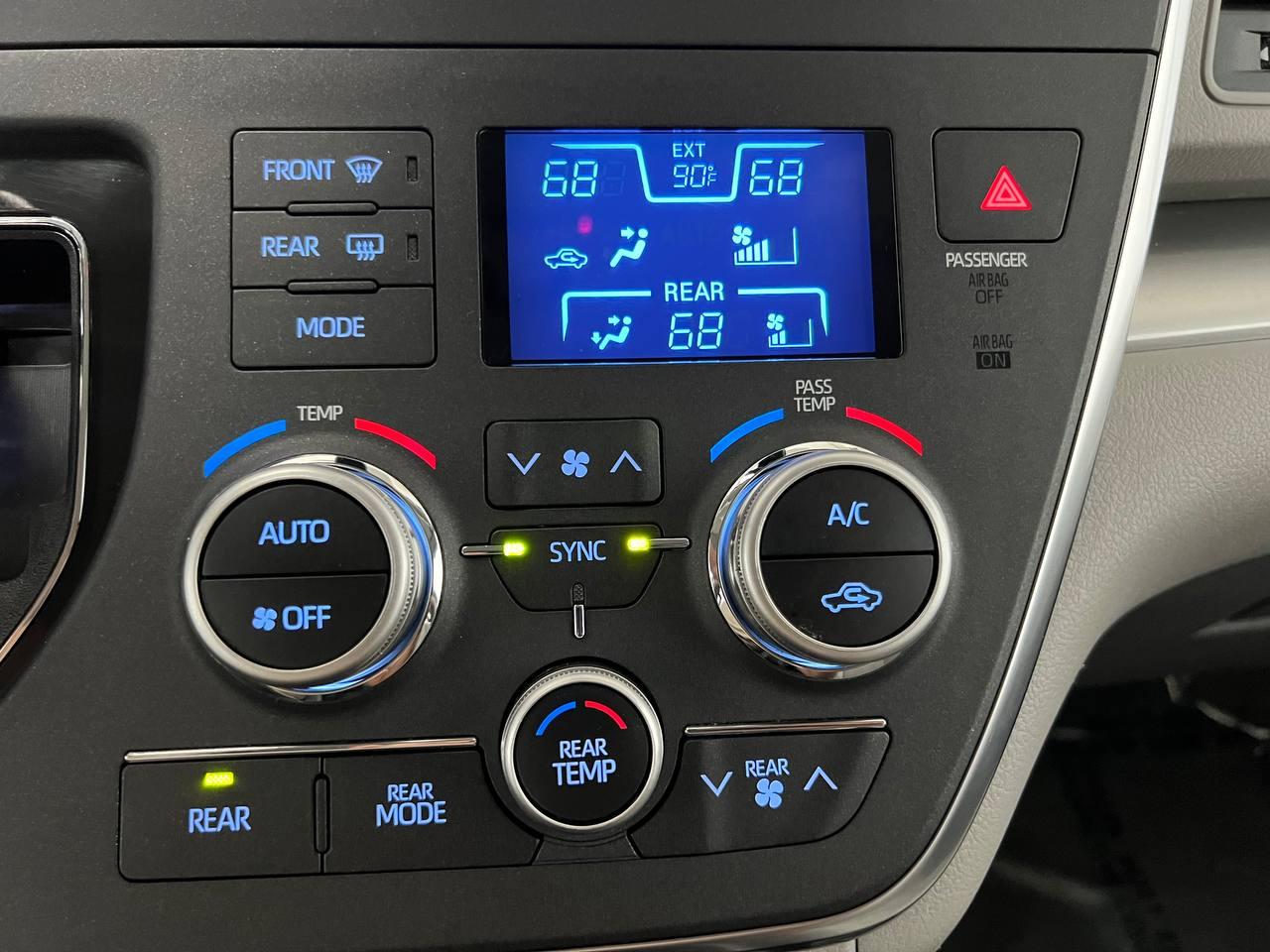 Toyota Sienna LE AWD 2018