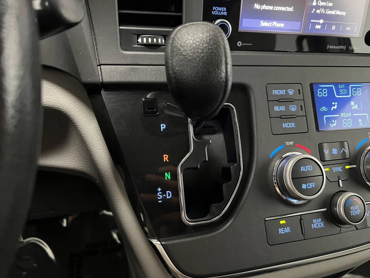 Toyota Sienna LE AWD 2018