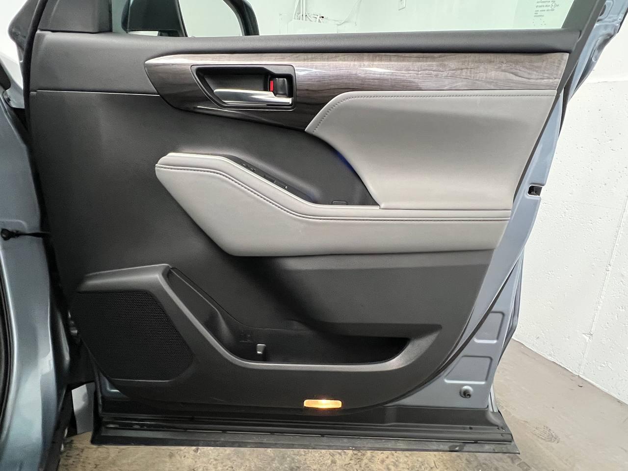 Toyota Highlander Hybrid Limited 2021