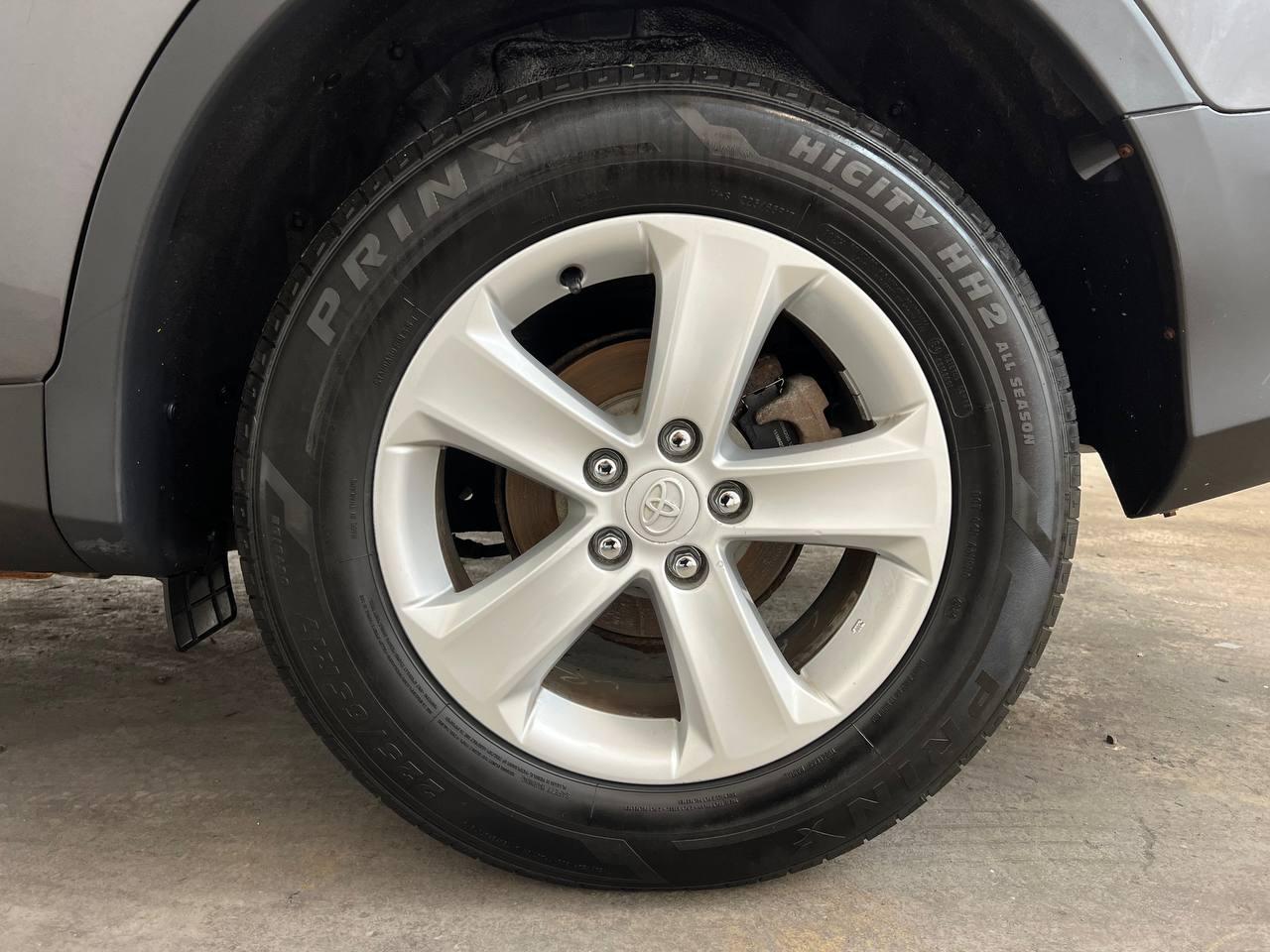 Toyota RAV4 XLE FWD 2013