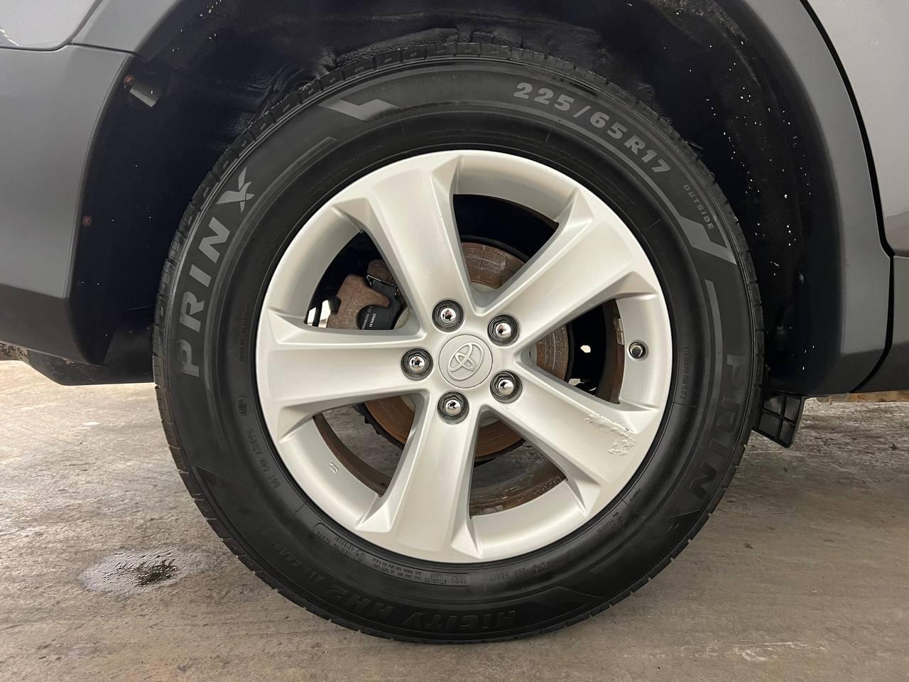 Toyota RAV4 XLE FWD 2013