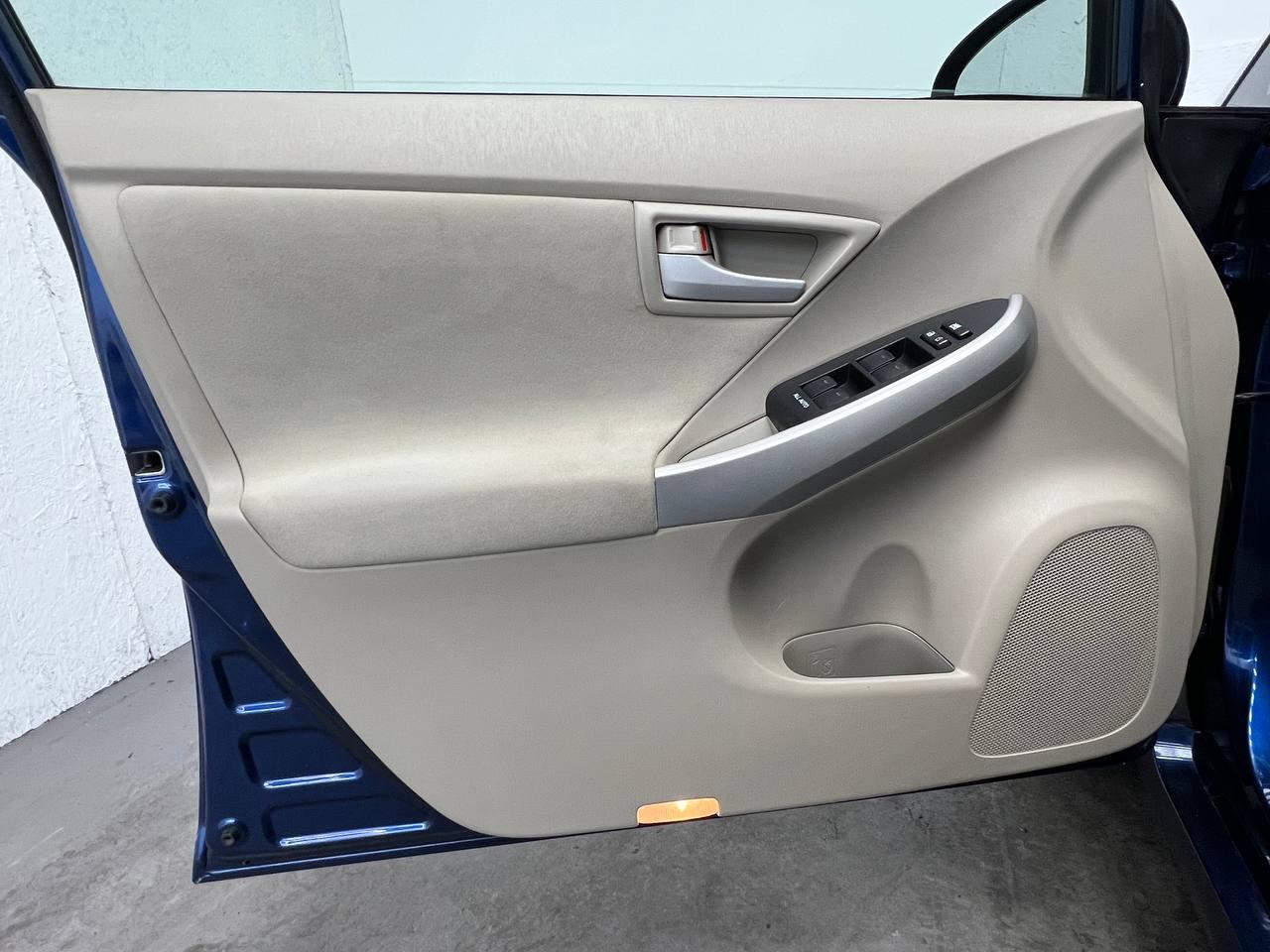 Toyota Prius One 2011