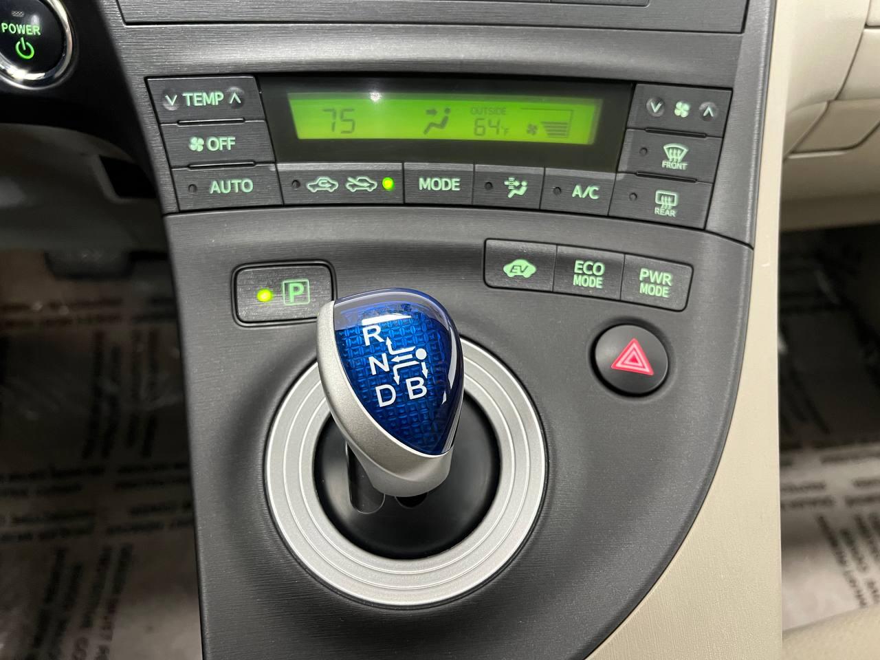 Toyota Prius One 2011