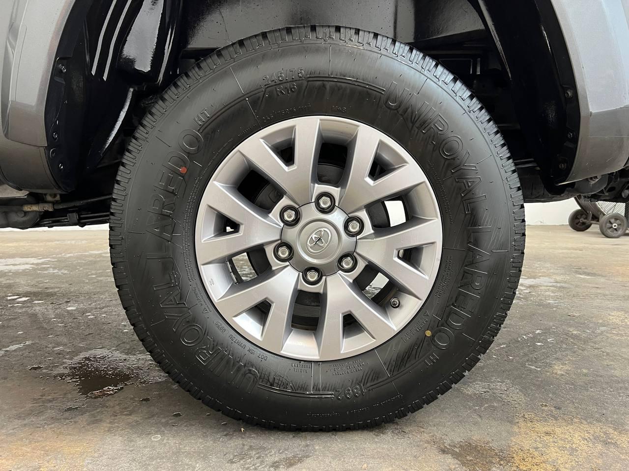 Toyota Tacoma SR5 Double Cab 2017