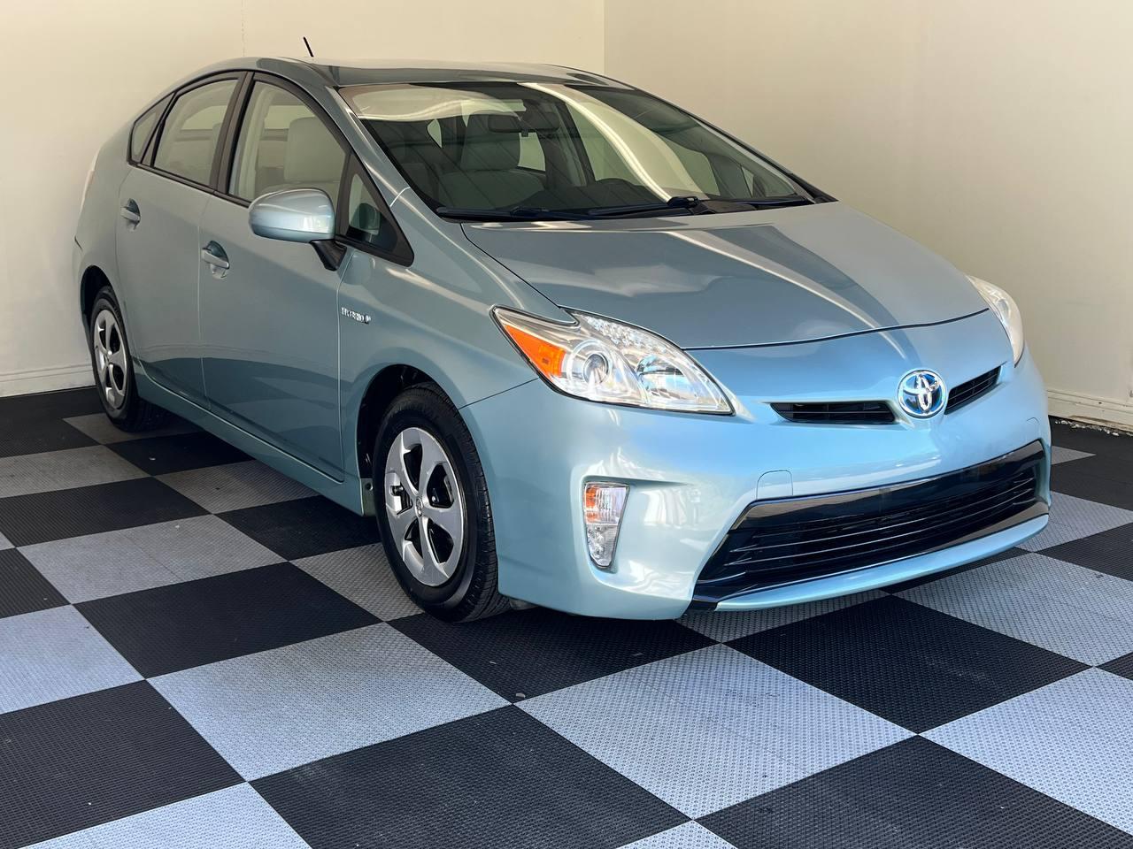 Toyota Prius Two 2013