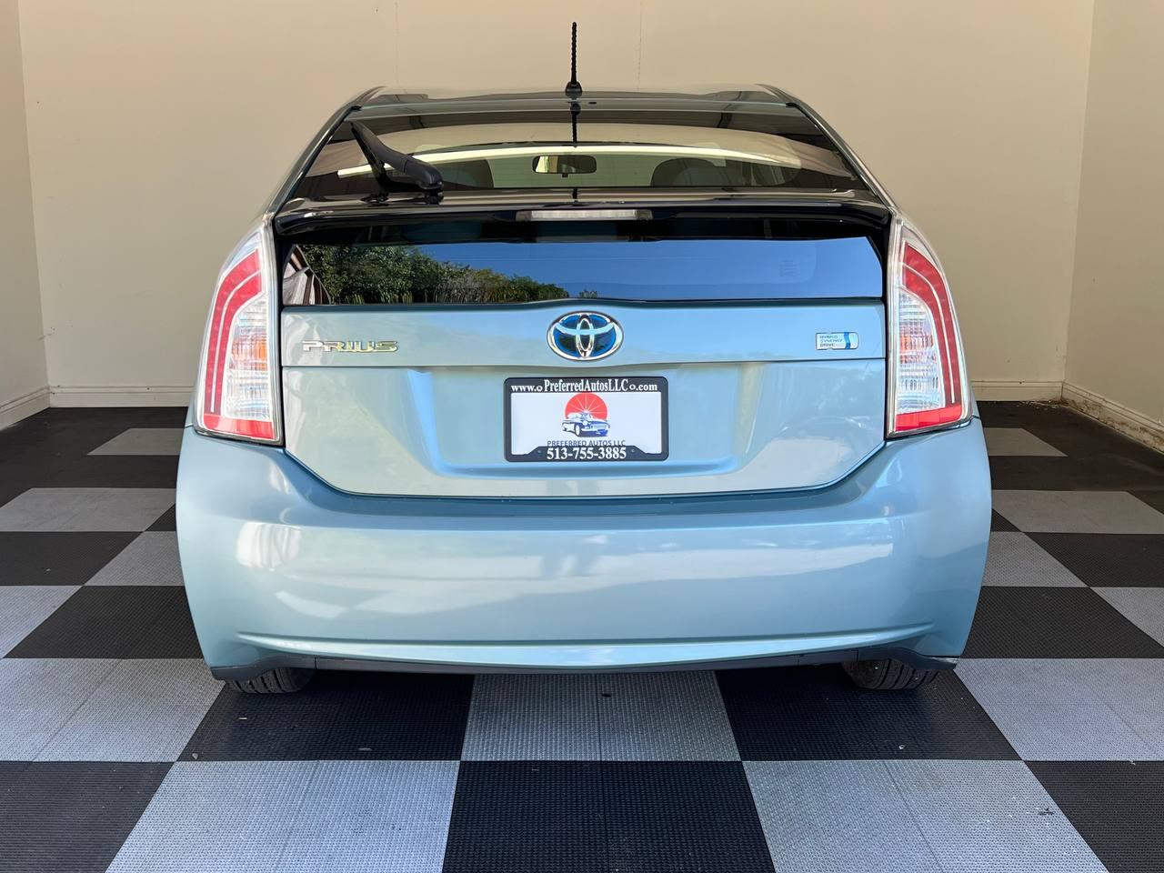 Toyota Prius Two 2013