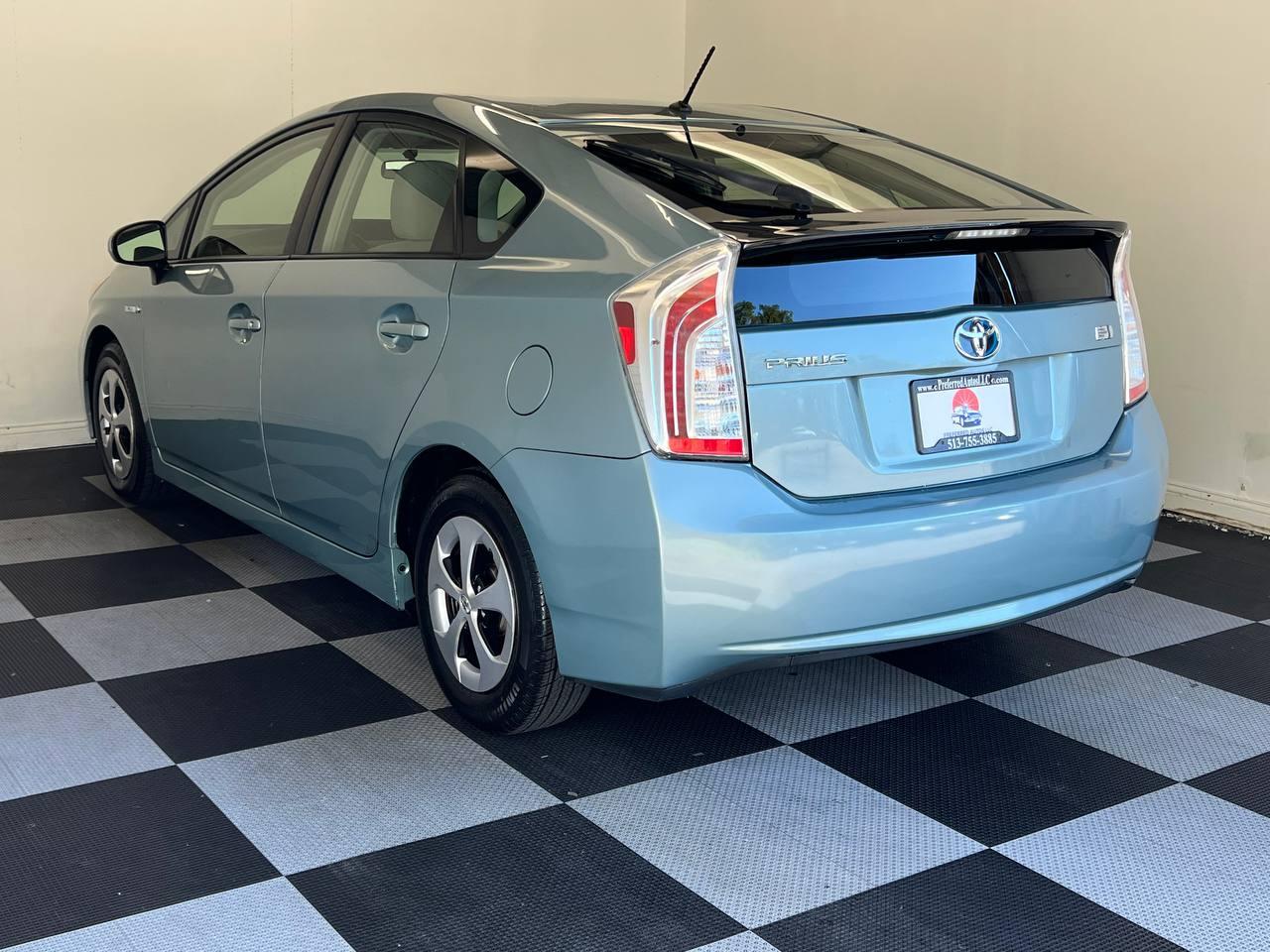 Toyota Prius Two 2013