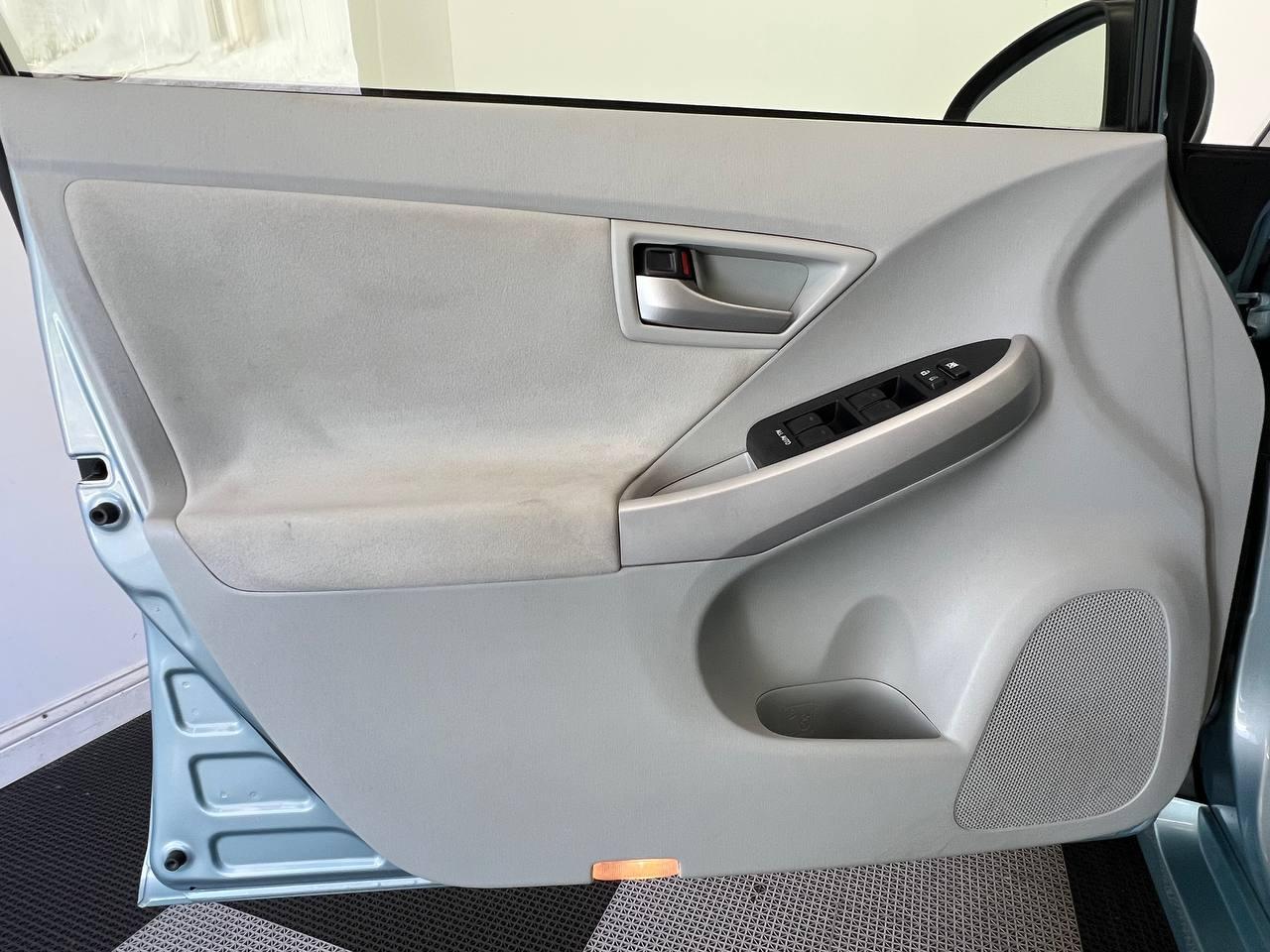 Toyota Prius Two 2013