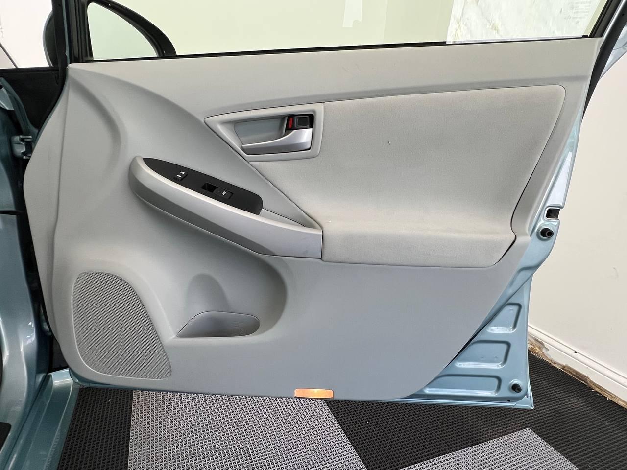 Toyota Prius Two 2013