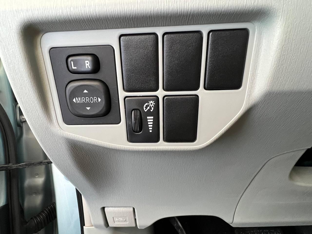 Toyota Prius Two 2013