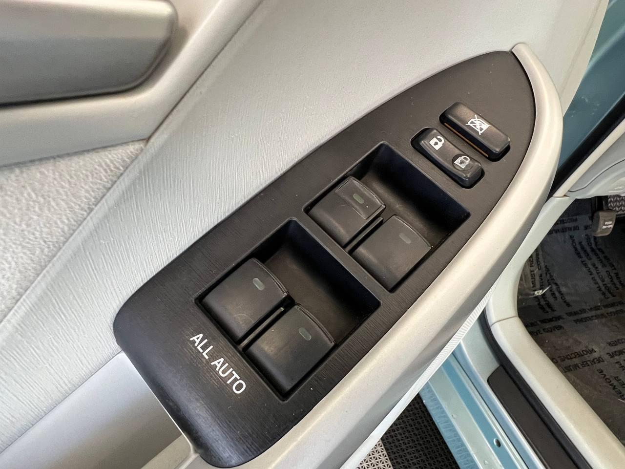 Toyota Prius Two 2013