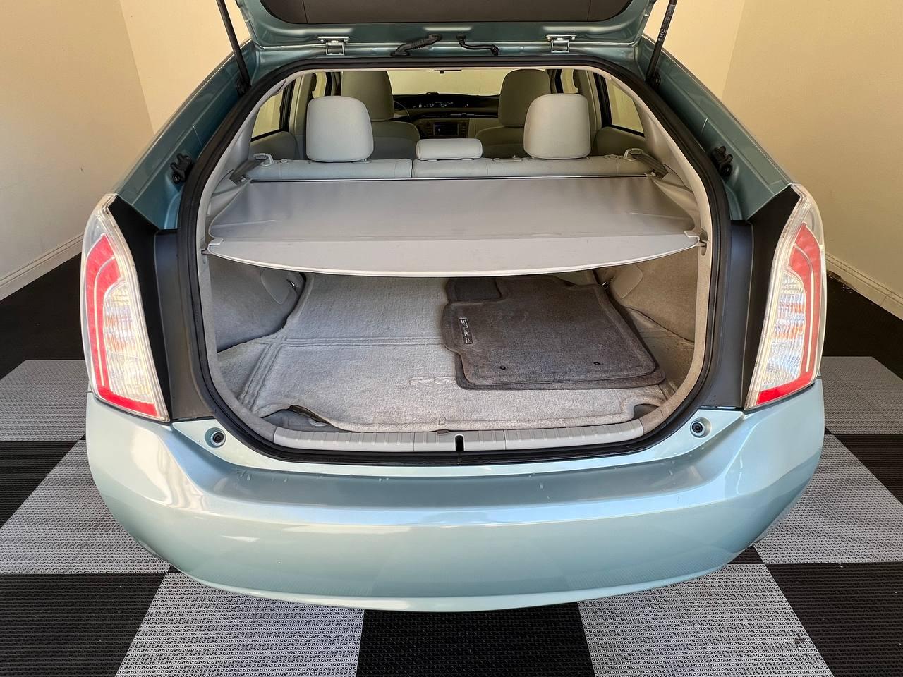 Toyota Prius Two 2013