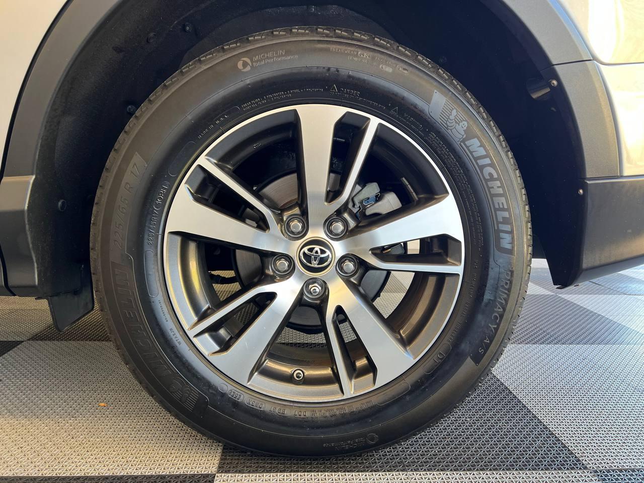 Toyota RAV4 XLE AWD 2017