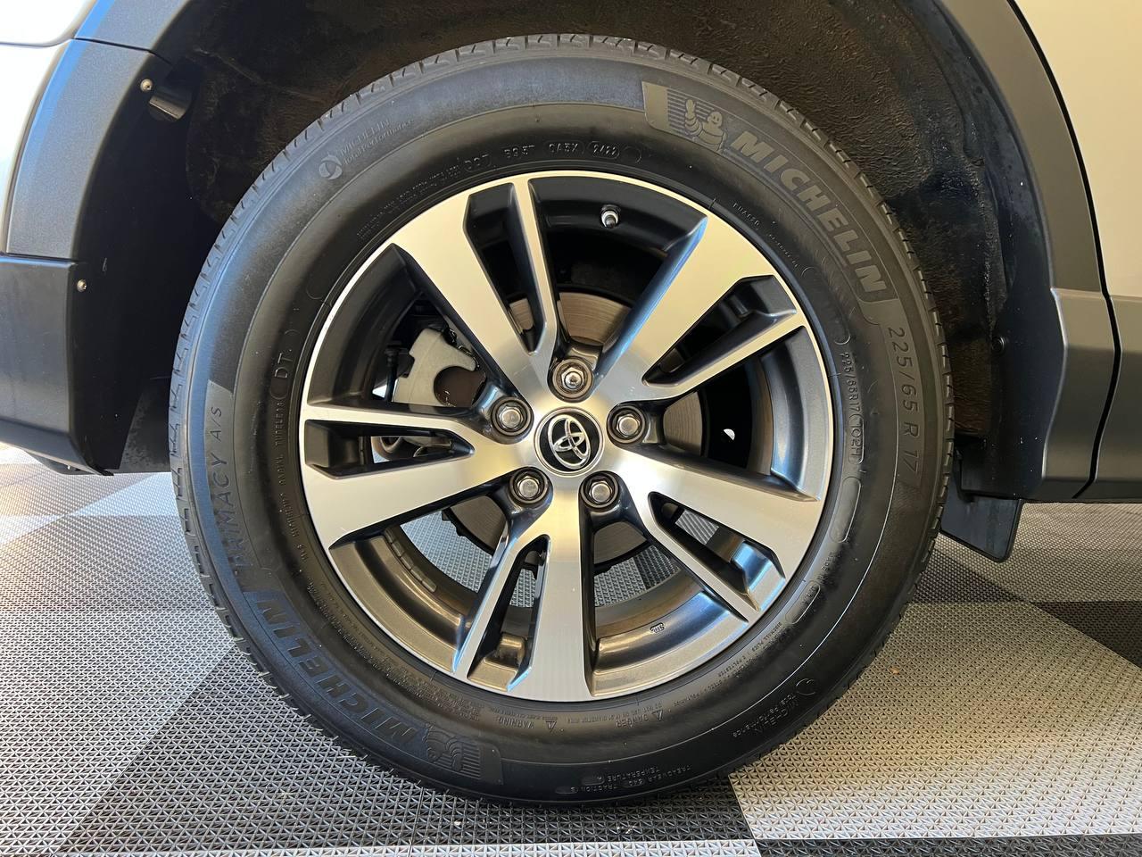 Toyota RAV4 XLE AWD 2017