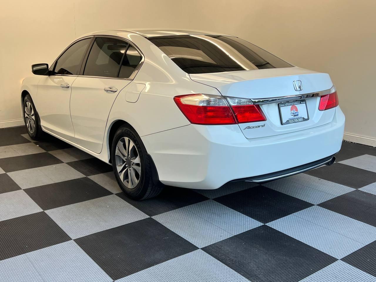 Honda Accord Sdn LX AT 2013