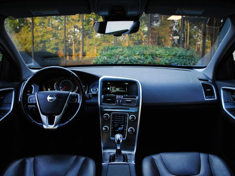 2015 Volvo XC60 T5 Premier photo 2