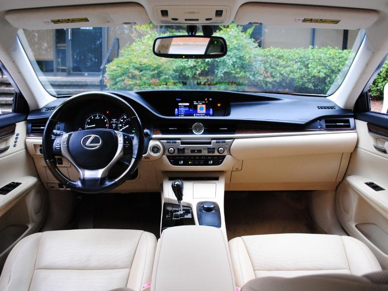 2015 Lexus ES 350 Premium photo 2