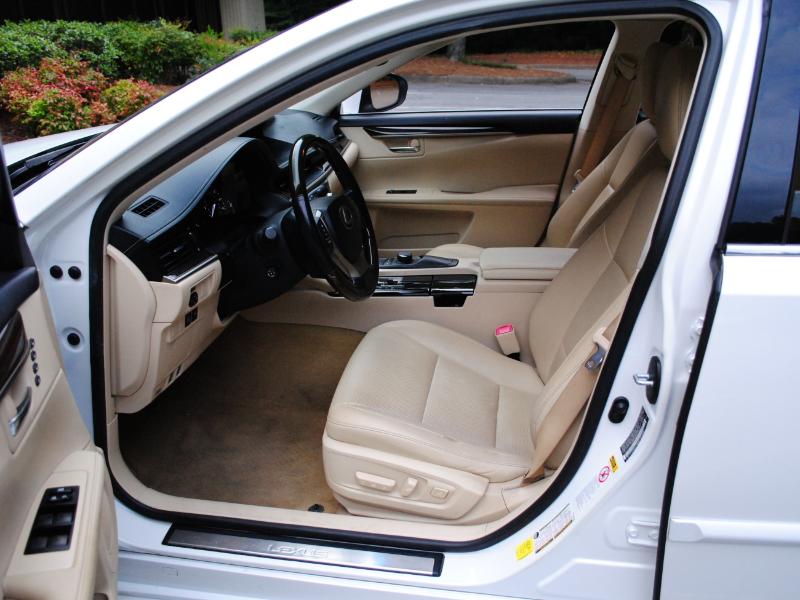 2015 Lexus ES 350 Premium photo 4