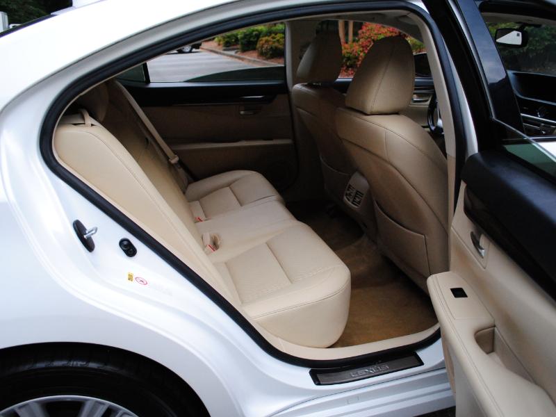 2015 Lexus ES 350 Premium photo 13