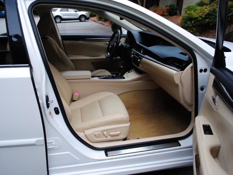 2015 Lexus ES 350 Premium photo 15