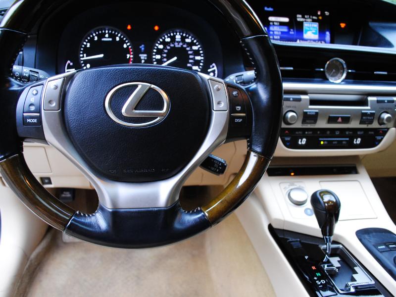 2015 Lexus ES 350 Premium photo 26