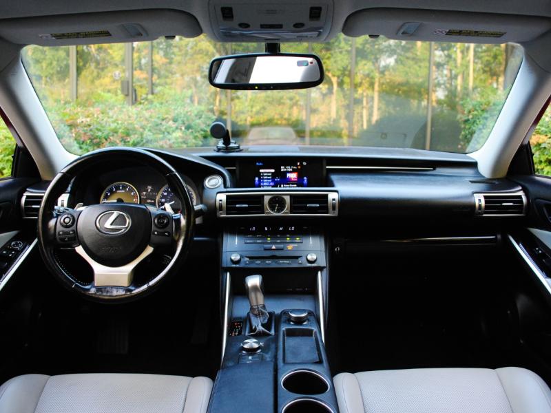 2015 Lexus IS 250 photo 2