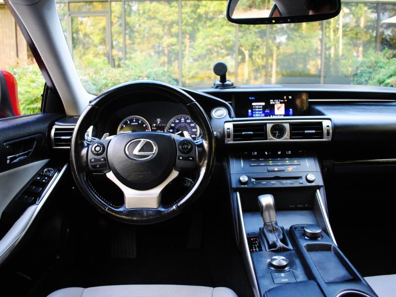2015 Lexus IS 250 photo 17