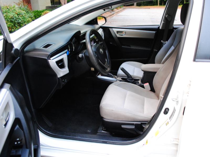 2015 Toyota Corolla LE photo 3