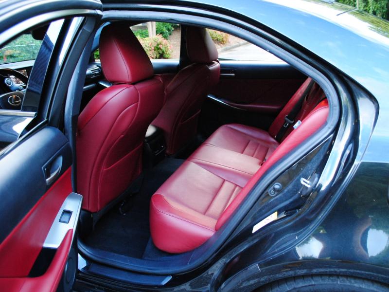 2018 Lexus IS 300 F SPORT photo 4