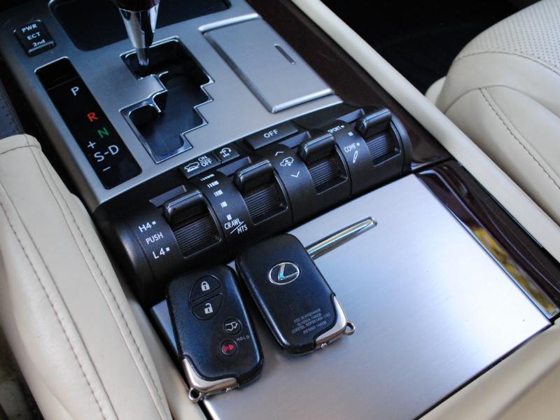 Lexus LX 570  2013 Lexus LX 570  2013