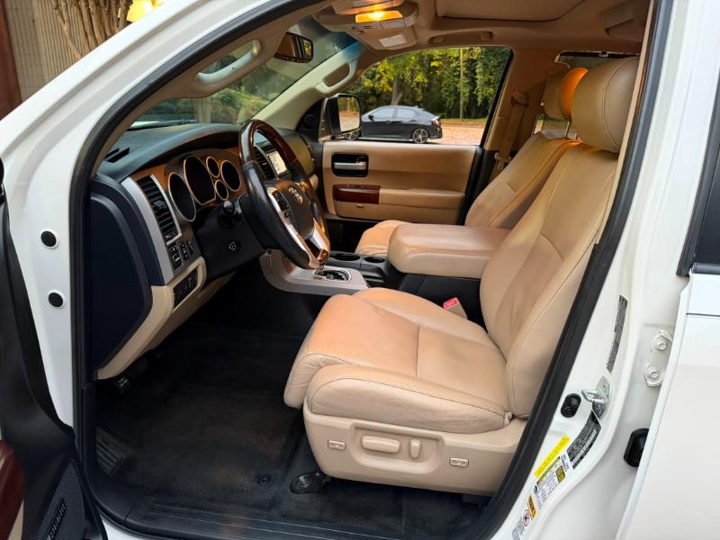 Toyota Sequoia Platinum 4WD FFV 2014 Toyota Sequoia Platinum 4WD FFV 2014