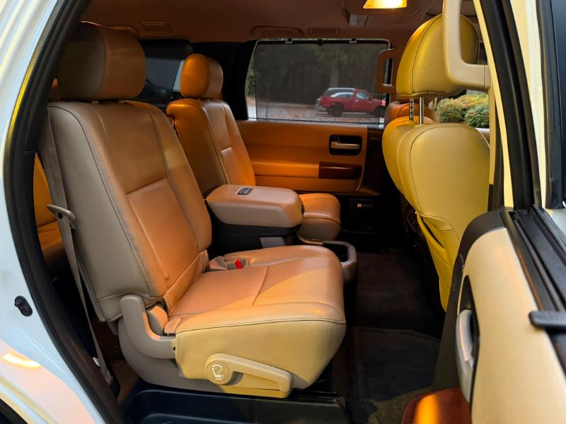 Toyota Sequoia Platinum 4WD FFV 2014 Toyota Sequoia Platinum 4WD FFV 2014