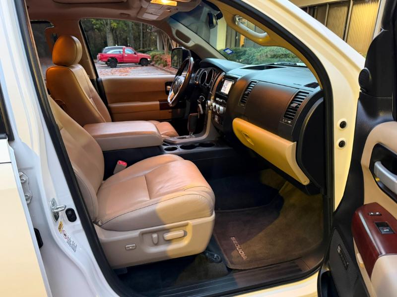 Toyota Sequoia Platinum 4WD FFV 2014 Toyota Sequoia Platinum 4WD FFV 2014