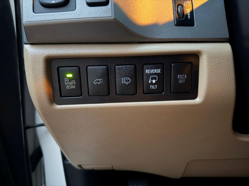 Toyota Sequoia Platinum 4WD FFV 2014 Toyota Sequoia Platinum 4WD FFV 2014