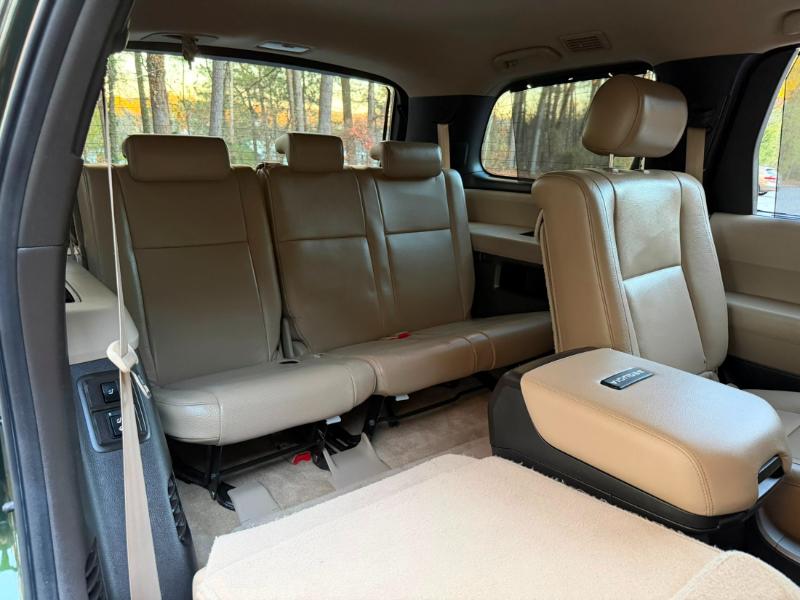 Toyota Sequoia Plantium 4WD 2010