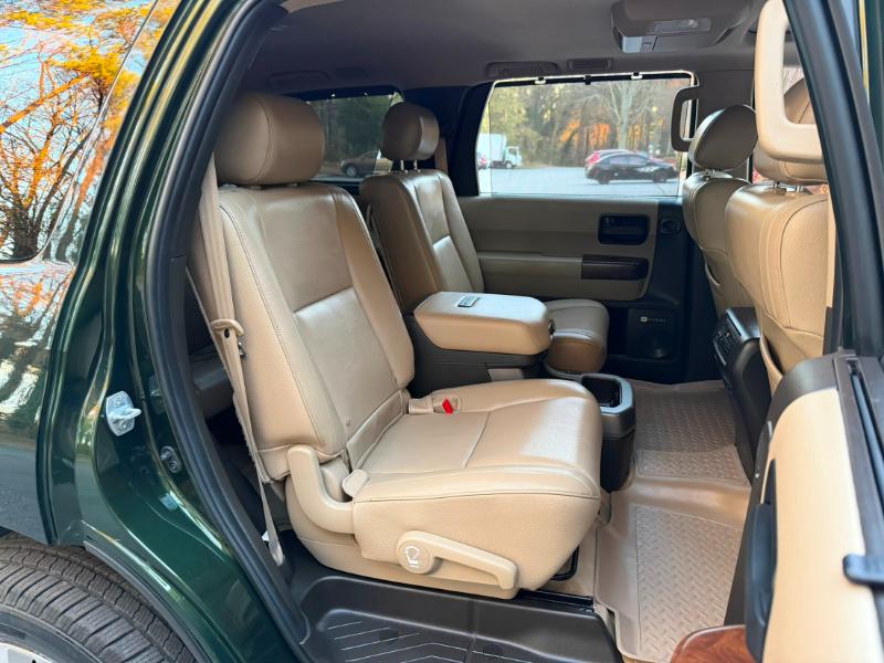 Toyota Sequoia Plantium 4WD 2010