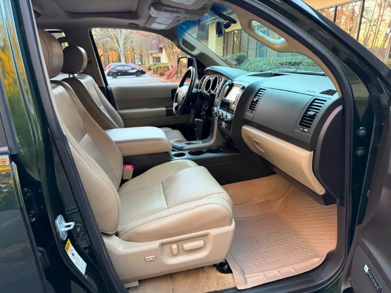 Toyota Sequoia Plantium 4WD 2010