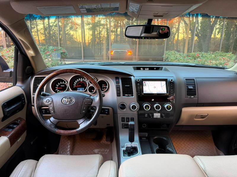 Toyota Sequoia Plantium 4WD 2010