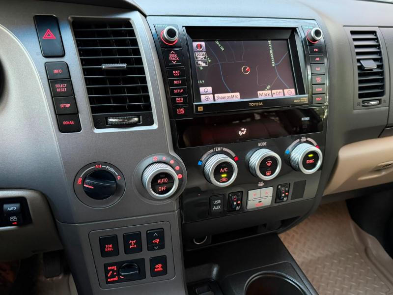 Toyota Sequoia Plantium 4WD 2010